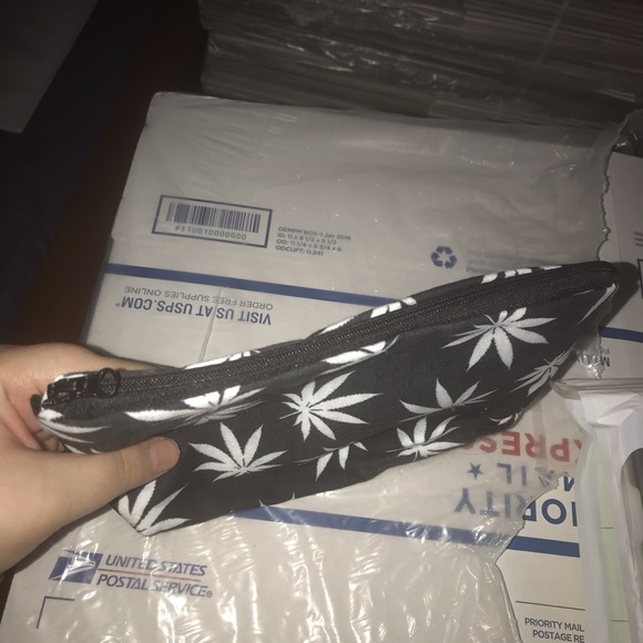 Cute pouch - Picture 2 of 2